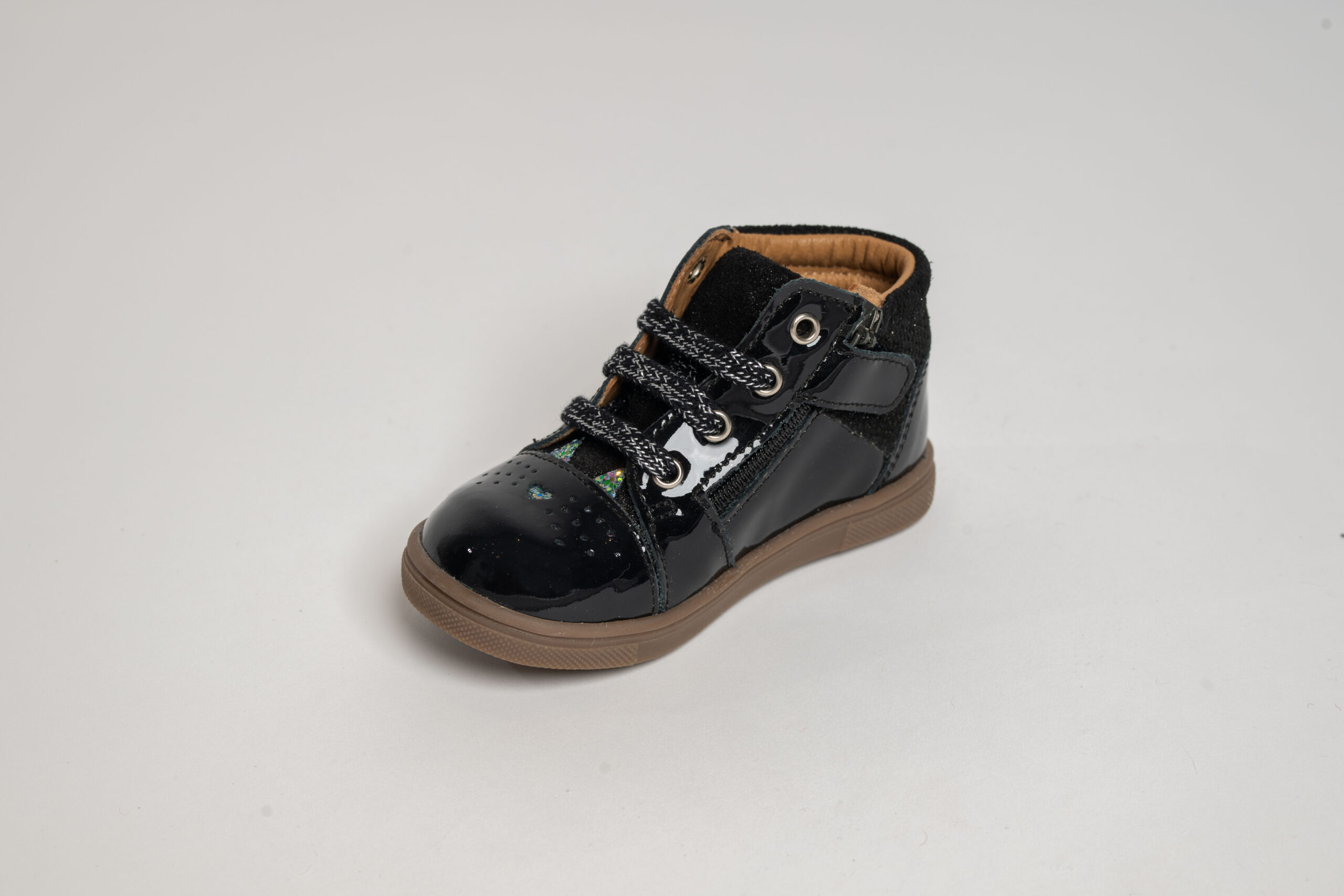 Bottines bébé fille à lacets en cuir vernis – Image 2