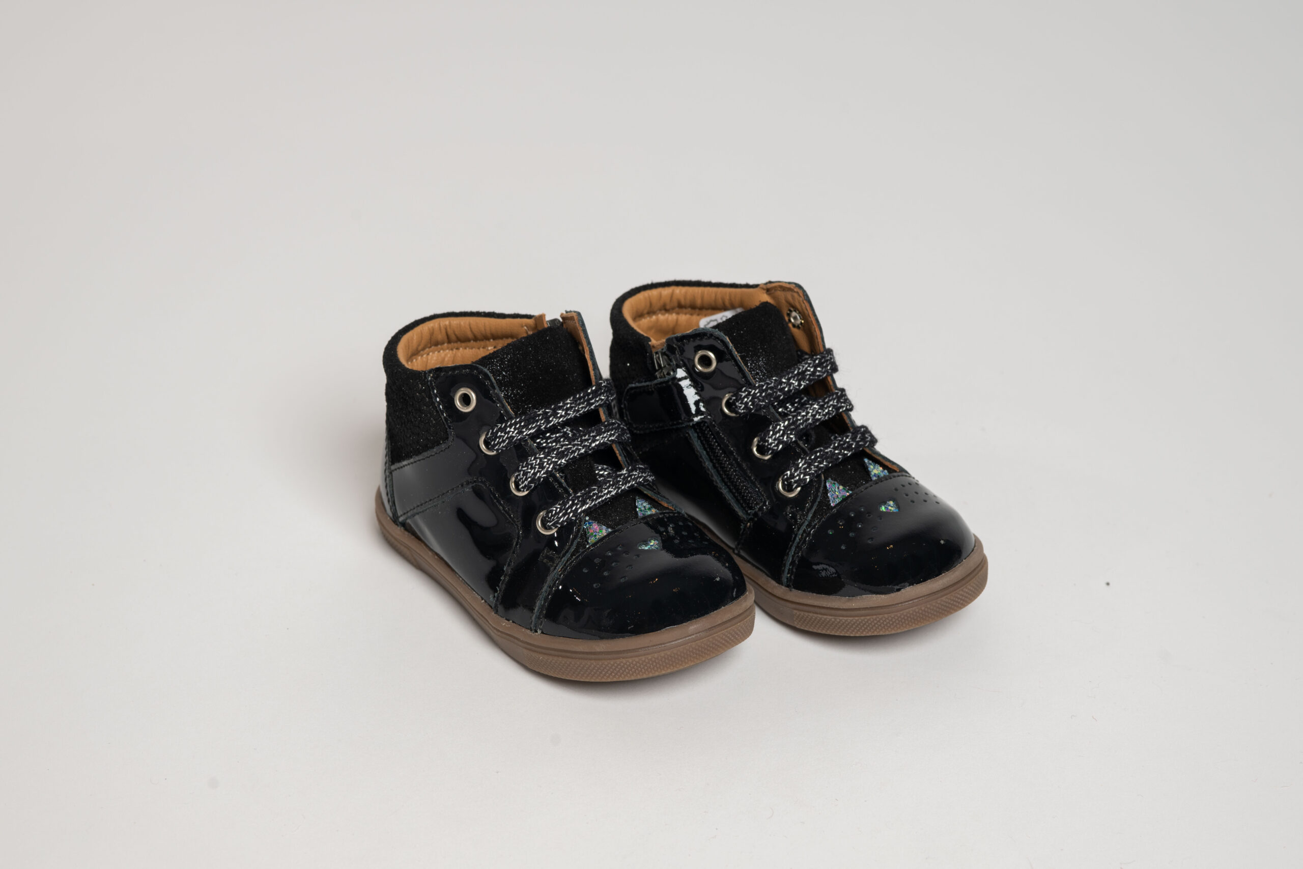 Bottines bébé fille à lacets en cuir vernis – Image 3