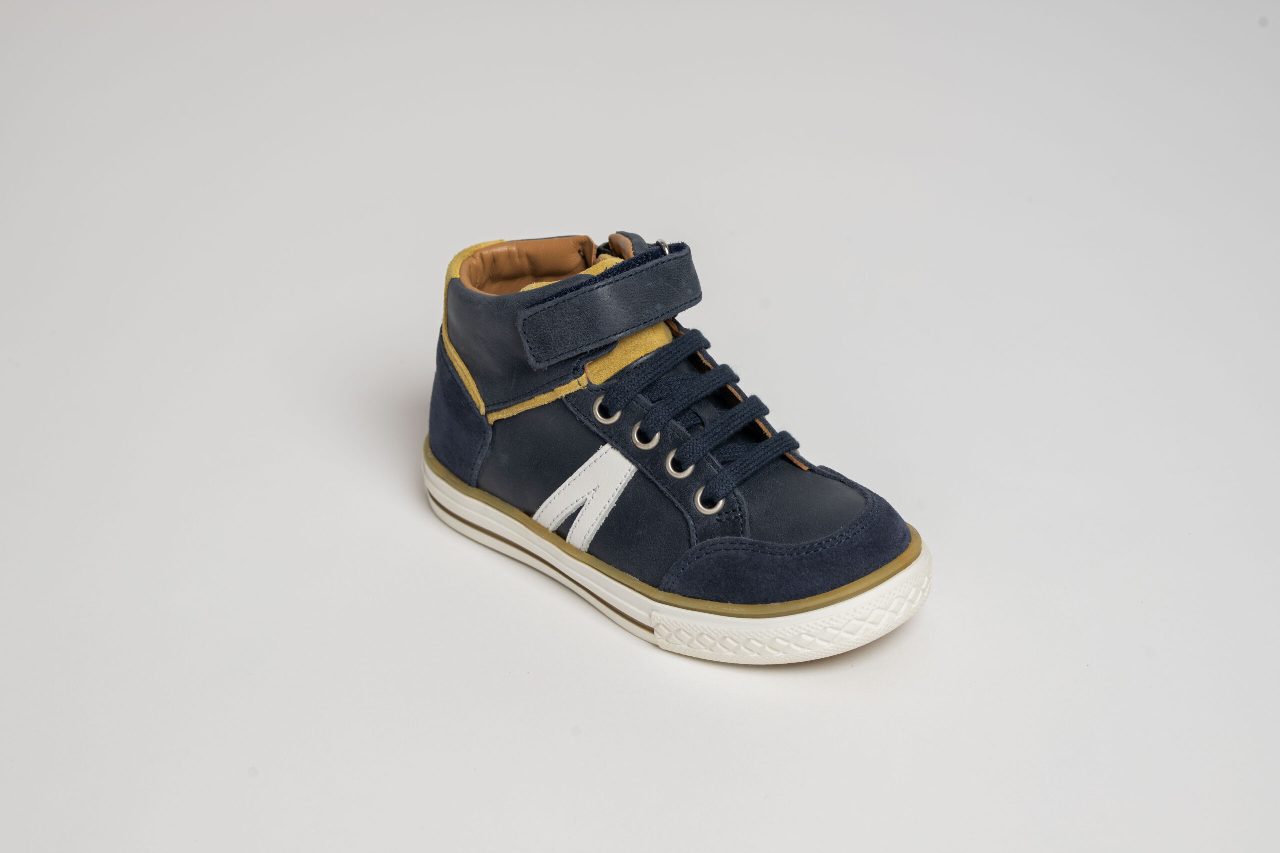 Baskets montantes enfant garçon en cuir à lacets et scratch