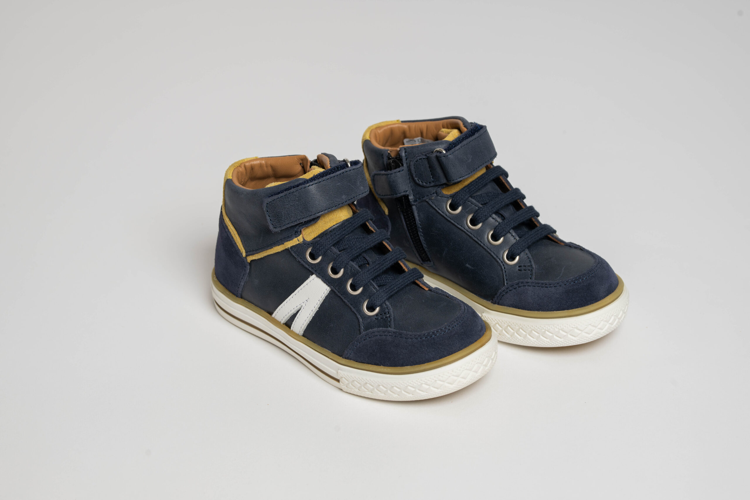 Baskets montantes enfant garçon en cuir à lacets et scratch – Image 3